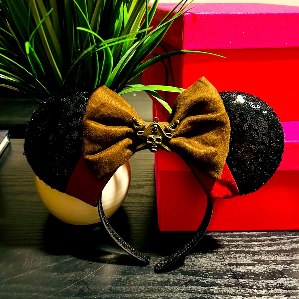 Handmade Pirate Mickey Mouse Ears ☠️⚔️🏴‍☠️